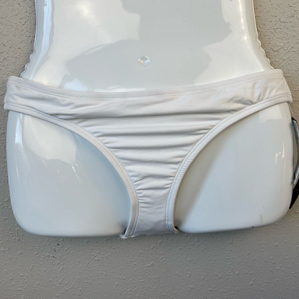 NWT La Blanca White Bikini Bottoms Sizes 6 or 8